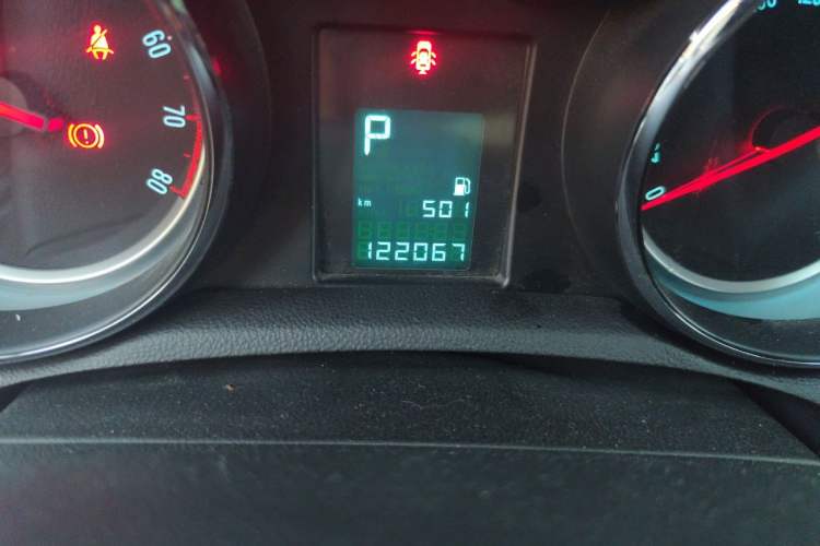 Used Buick Encore 2015 1.4T Automatic Two-Wheel Drive Urban Elite Version Odometer Close Up