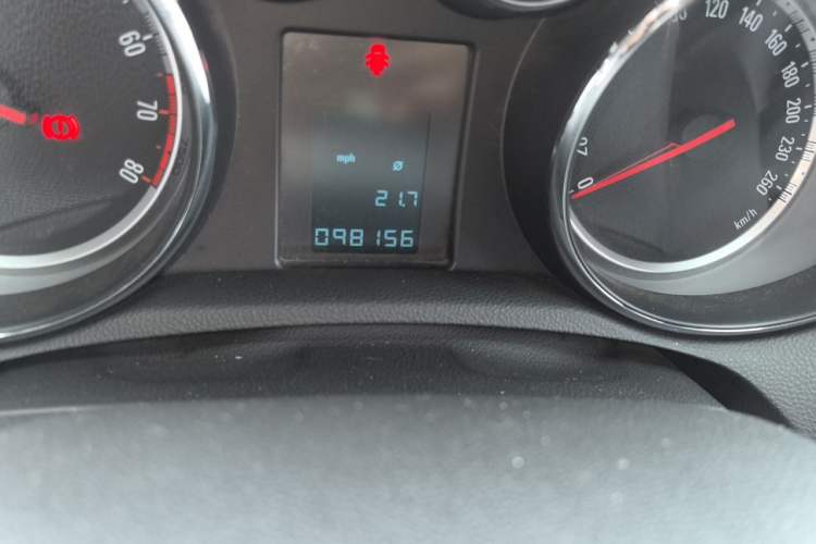 Used Buick Encore 2015 1.4T Manual Two-Wheel Drive Urban Advanced Model Odometer Close Up