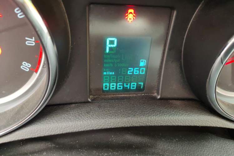 Used Buick Encore 2015 1.4T Automatic Two-Wheel Drive Urban Elite Version Odometer Close Up