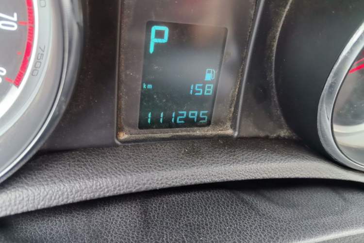 Used Buick Encore 2015 1.4T Automatic Two-Wheel Drive Urban Elite Version Odometer Close Up