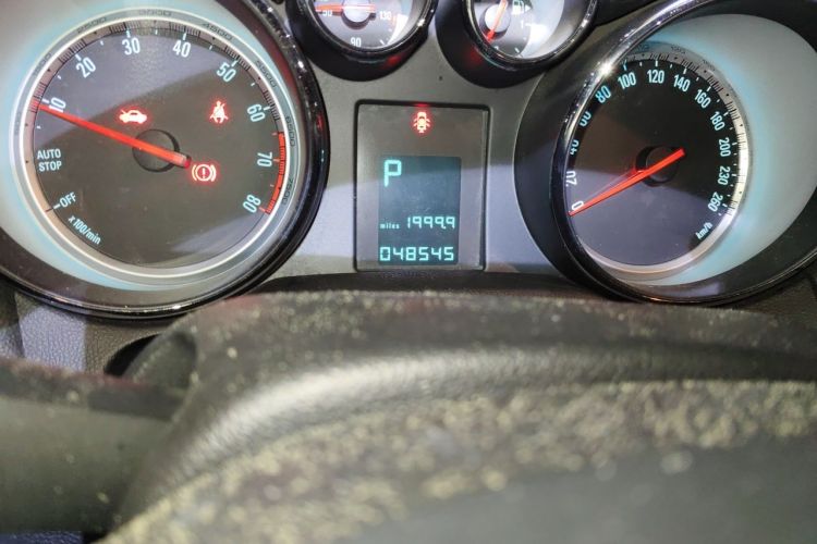 Used Buick Encore 2015 1.4T Automatic Two-Wheel Drive Urban Elite Version Odometer Close Up
