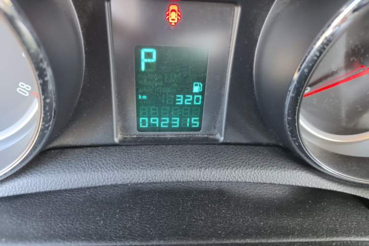 Used Buick Encore 2015 1.4T Automatic Two-Wheel Drive Urban Leading Model Odometer Close Up