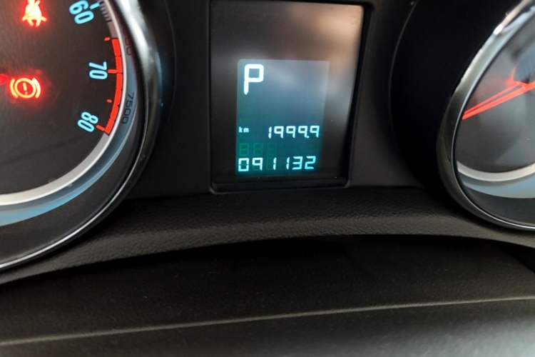 Used Buick Encore 2015 1.4T Automatic Two-Wheel Drive Urban Elite Version Odometer Close Up