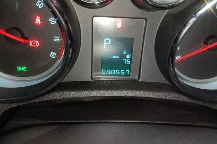 Used Buick Encore 2015 1.4T Automatic Two-Wheel Drive Urban Elite Version Odometer Close Up