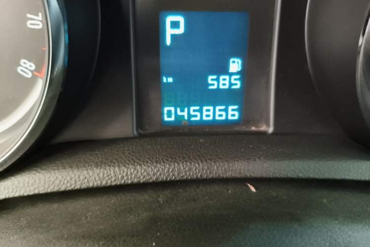 Used Buick Encore 2015 1.4T Automatic Two-Wheel Drive Urban Elite Version Odometer Close Up