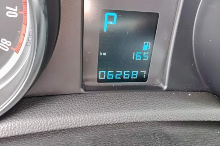 Used Buick Encore 2015 1.4T Automatic Two-Wheel Drive Urban Elite Version Odometer Close Up