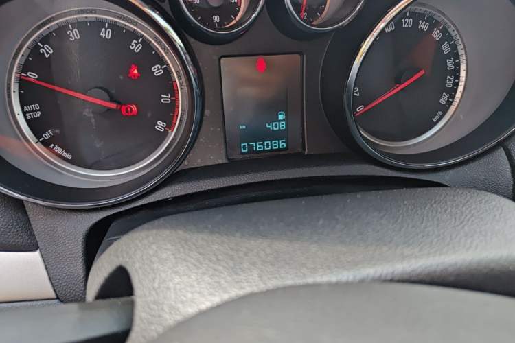 Used Buick Encore 2015 1.4T Manual Two-Wheel Drive Urban Advanced Model Odometer Close Up