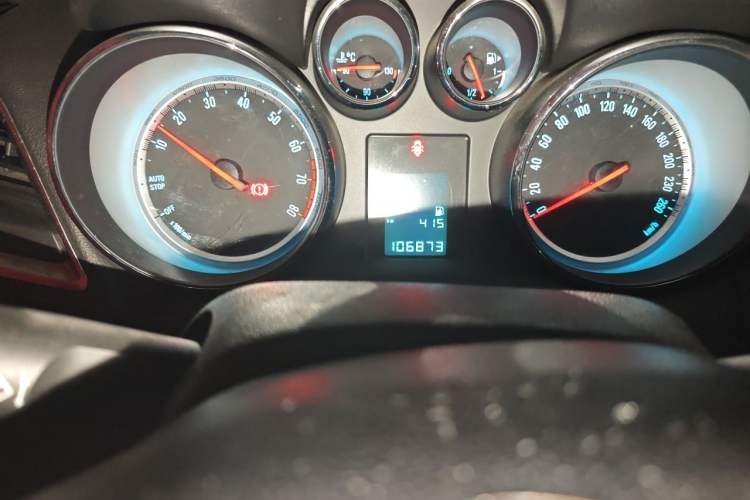 Used Buick Encore 2015 1.4T Manual Two-Wheel Drive Urban Advanced Model Odometer Close Up