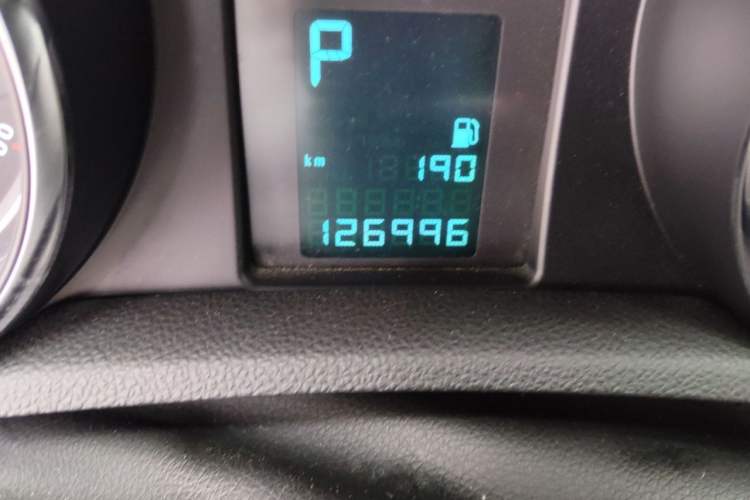 Used Buick Encore 2015 1.4T Automatic Two-Wheel Drive Urban Elite Version Odometer Close Up