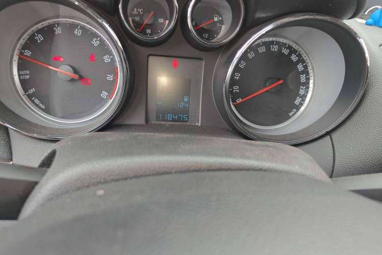 Used Buick Encore 2015 1.4T Automatic Two-Wheel Drive Urban Leading Model Odometer Close Up