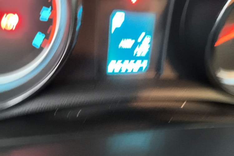 Used Buick Encore 2015 1.4T Automatic Two-Wheel Drive Urban Elite Version Odometer Close Up
