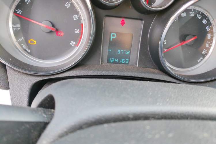 Used Buick Encore 2015 1.4T Automatic Two-Wheel Drive Urban Elite Version Odometer Close Up