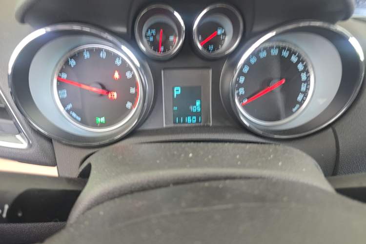 Used Buick Encore 2015 1.4T Automatic Two-Wheel Drive Urban Leading Model Odometer Close Up