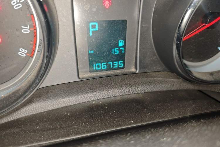Used Buick Encore 2015 1.4T Automatic Two-Wheel Drive Urban Elite Version Odometer Close Up