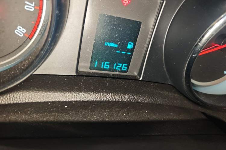 Used Buick Encore 2015 1.4T Manual Two-Wheel Drive Urban Advanced Model Odometer Close Up