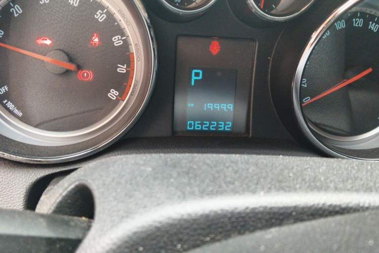 Used Buick Encore 2015 1.4T Automatic Two-Wheel Drive Urban Elite Version Odometer Close Up