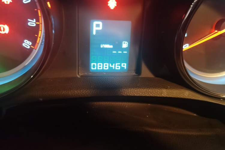 Used Buick Encore 2015 1.4T Automatic Two-Wheel Drive Urban Leading Model Odometer Close Up