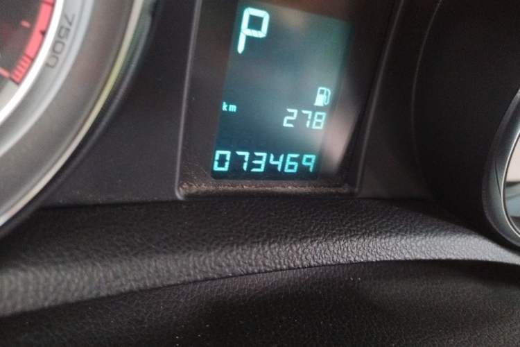 Used Buick Encore 2015 1.4T Automatic Two-Wheel Drive Urban Elite Version Odometer Close Up