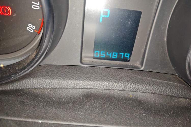Used Buick Encore 2015 1.4T Automatic Two-Wheel Drive Urban Leading Model Odometer Close Up