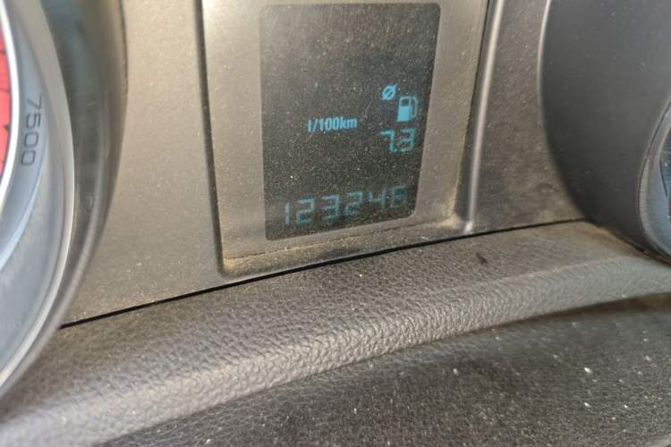 Used Buick Encore 2015 1.4T Manual Two-Wheel Drive Urban Advanced Model Odometer Close Up