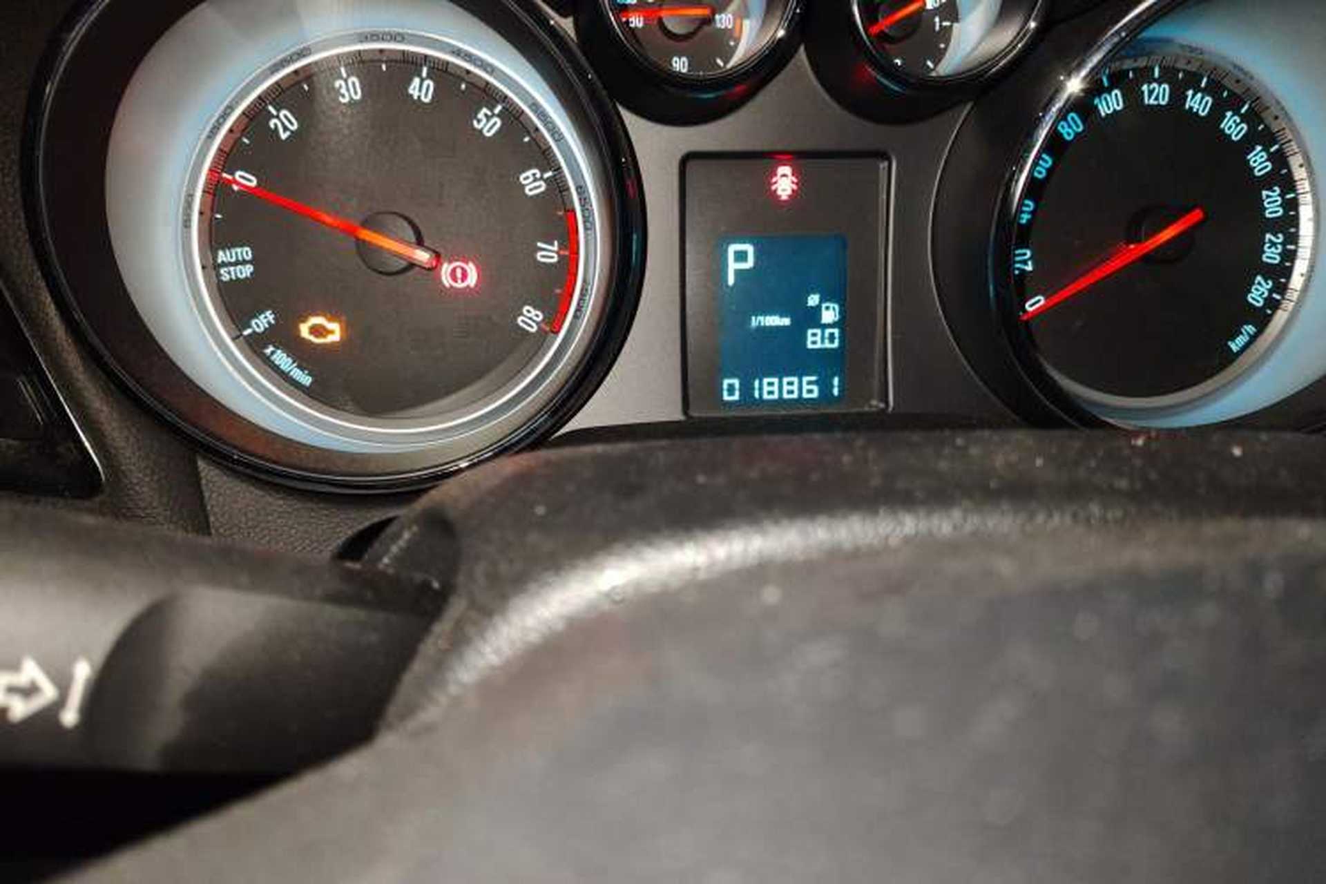 Used Buick Encore 2015 1.4T Automatic Two-Wheel Drive Urban Elite Version Odometer Close Up