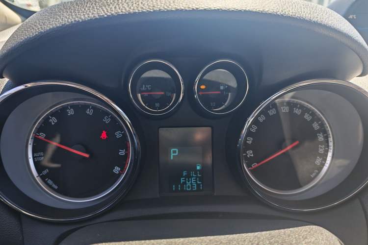Used Buick Encore 2015 1.4T Automatic Two-Wheel Drive Urban Leading Model Odometer Close Up