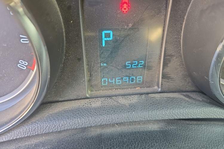 Used Buick Encore 2015 1.4T Automatic Two-Wheel Drive Urban Elite Version Odometer Close Up