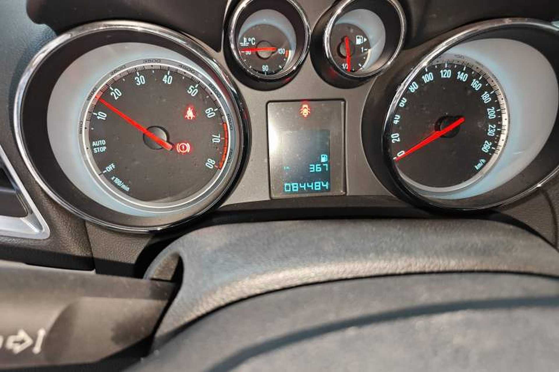 Used Buick Encore 2015 1.4T Manual Two-Wheel Drive Urban Advanced Model Odometer Close Up