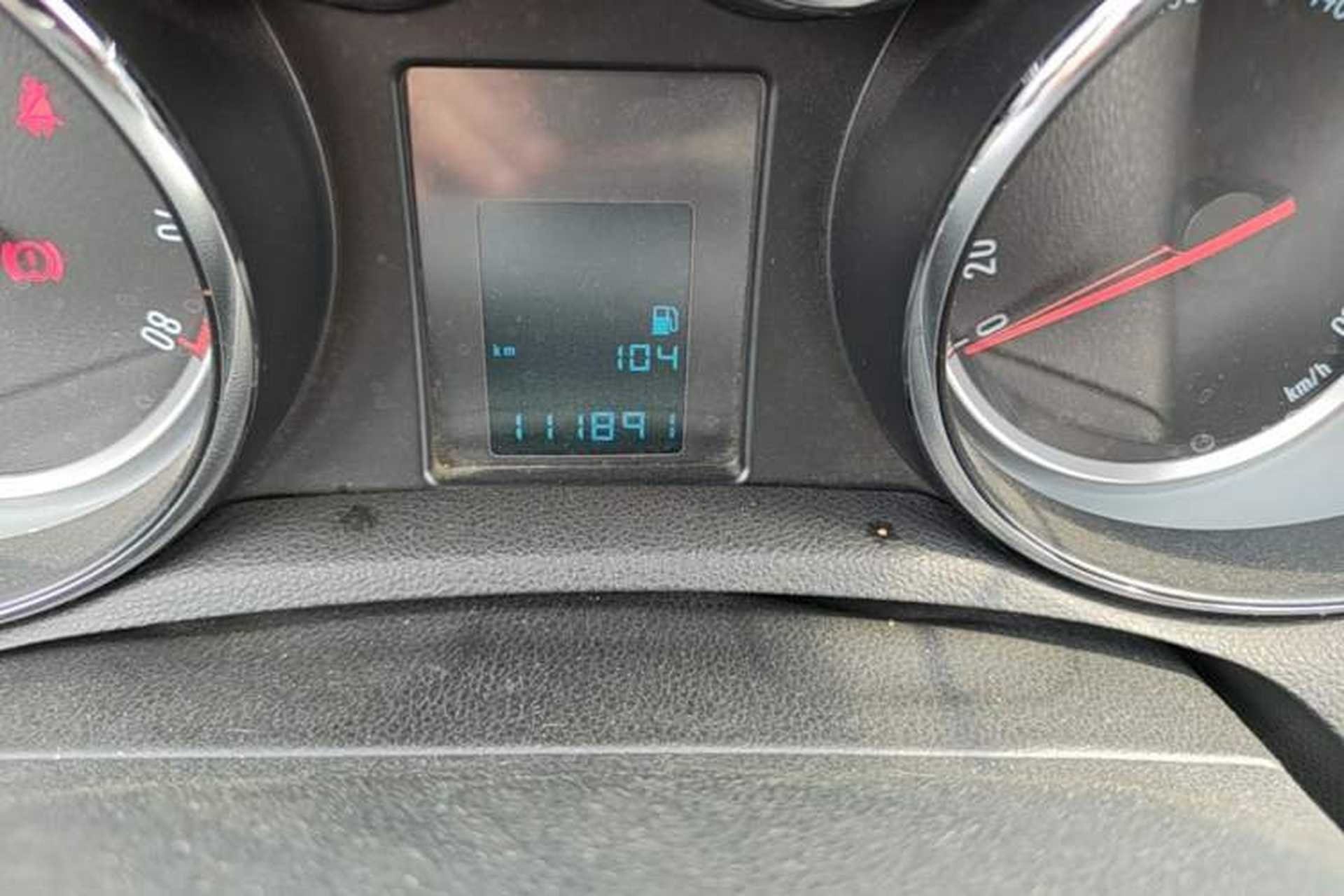 Used Buick Encore 2015 1.4T Manual Two-Wheel Drive Urban Advanced Model Odometer Close Up