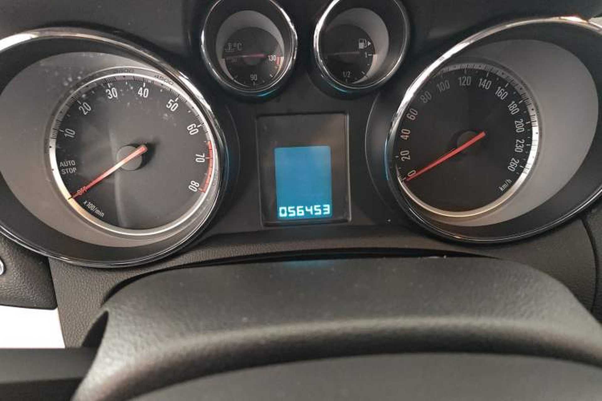 Used Buick Encore 2015 1.4T Automatic Two-Wheel Drive Urban Elite Version Odometer Close Up