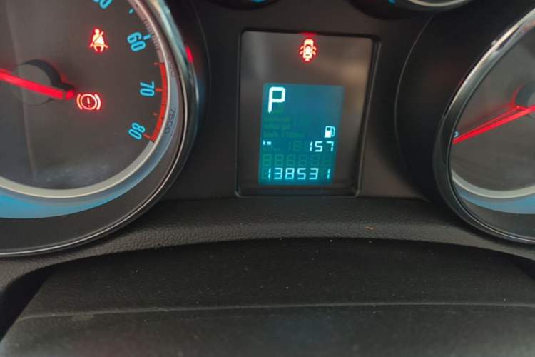 Used Buick Encore 2015 1.4T Automatic Two-Wheel Drive Urban Leading Model Odometer Close Up