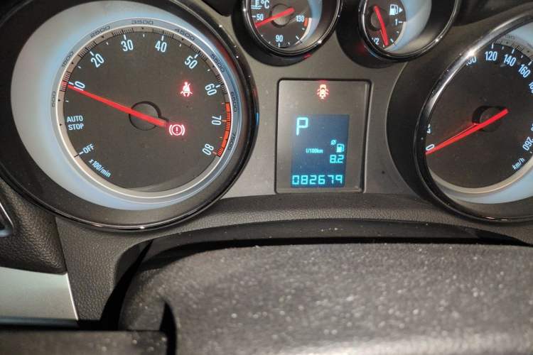Used Buick Encore 2015 1.4T Automatic Two-Wheel Drive Urban Elite Version Odometer Close Up