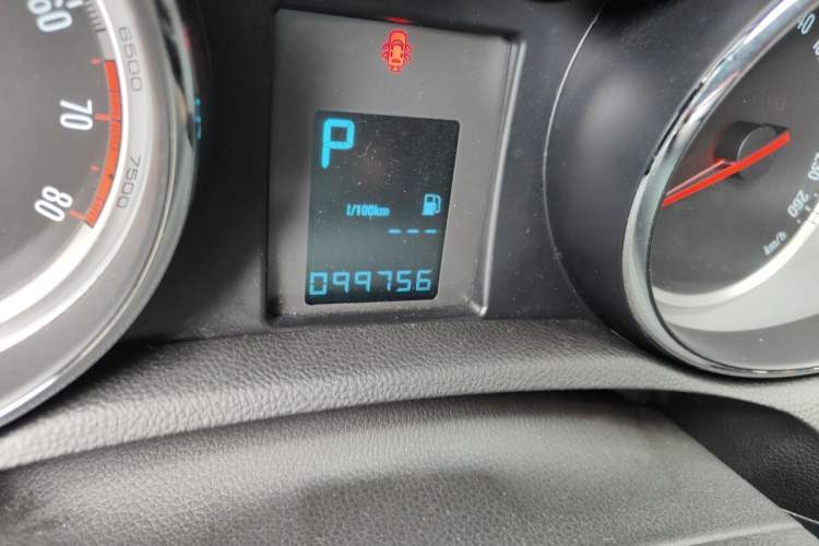Used Buick Encore 2015 1.4T Automatic Two-Wheel Drive Urban Elite Version Odometer Close Up