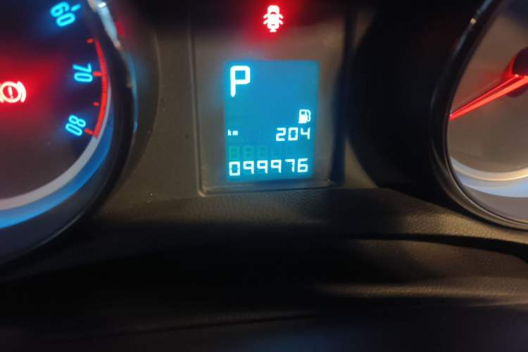 Used Buick Encore 2015 1.4T Automatic Two-Wheel Drive Urban Elite Version Odometer Close Up