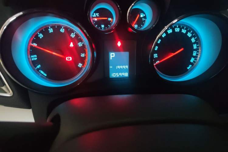Used Buick Encore 2015 1.4T Automatic Two-Wheel Drive Urban Elite Version Odometer Close Up