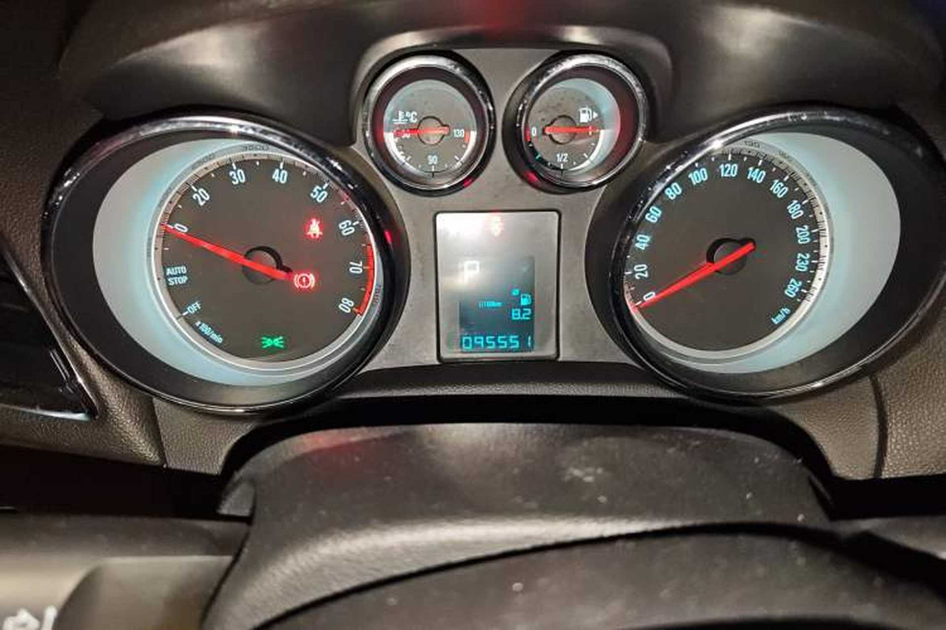 Used Buick Encore 2015 1.4T Automatic Two-Wheel Drive Urban Leading Model Odometer Close Up