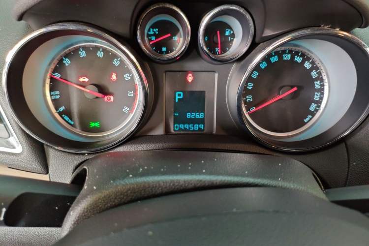 Used Buick Encore 2015 1.4T Automatic Two-Wheel Drive Urban Leading Model Odometer Close Up