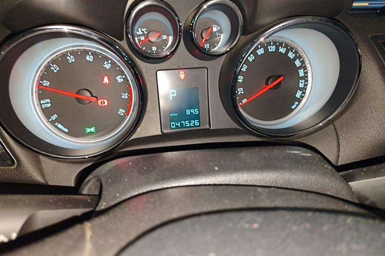 Used Buick Encore 2015 1.4T Automatic Two-Wheel Drive Urban Leading Model Odometer Close Up
