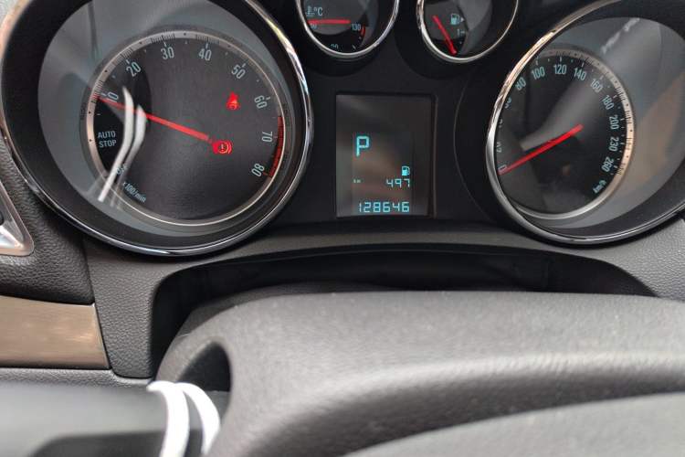 Used Buick Encore 2015 1.4T Automatic Two-Wheel Drive Urban Leading Model Odometer Close Up