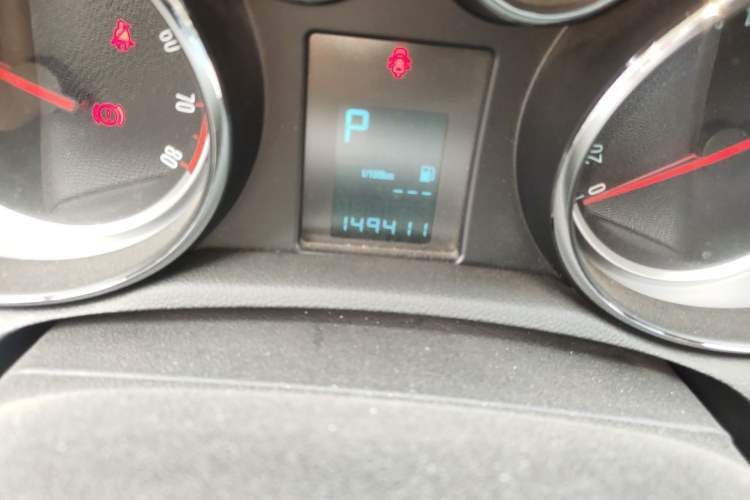 Used Buick Encore 2015 1.4T Automatic Two-Wheel Drive Urban Elite Version Odometer Close Up