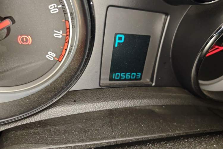 Used Buick Encore 2015 1.4T Automatic Two-Wheel Drive Urban Leading Model Odometer Close Up