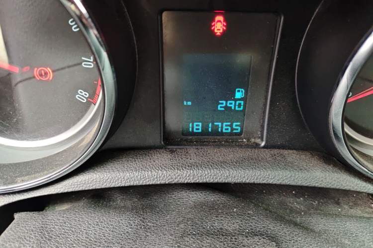 Used Buick Encore 2015 1.4T Manual Two-Wheel Drive Urban Advanced Model Odometer Close Up