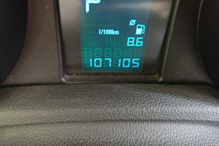 Used Buick Encore 2015 1.4T Automatic Two-Wheel Drive Urban Elite Version Odometer Close Up