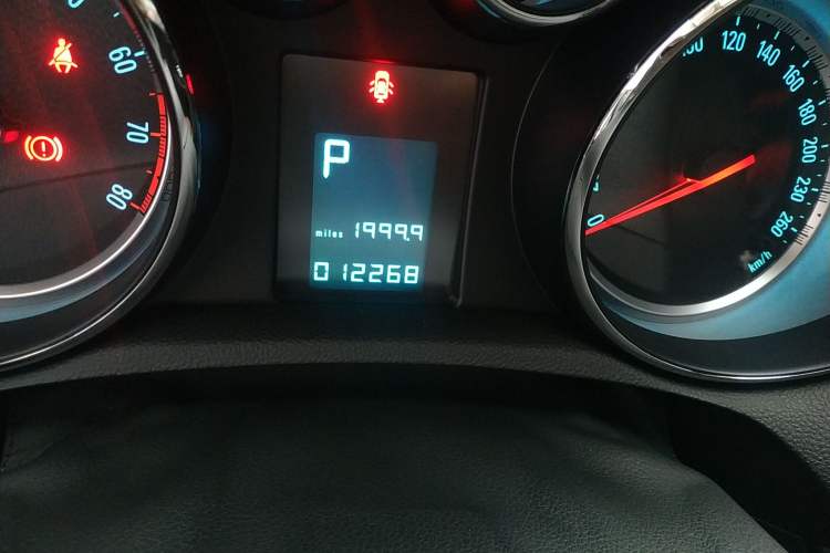 Used Buick Encore 2015 1.4T Automatic Two-Wheel Drive Urban Elite Version Odometer Close Up
