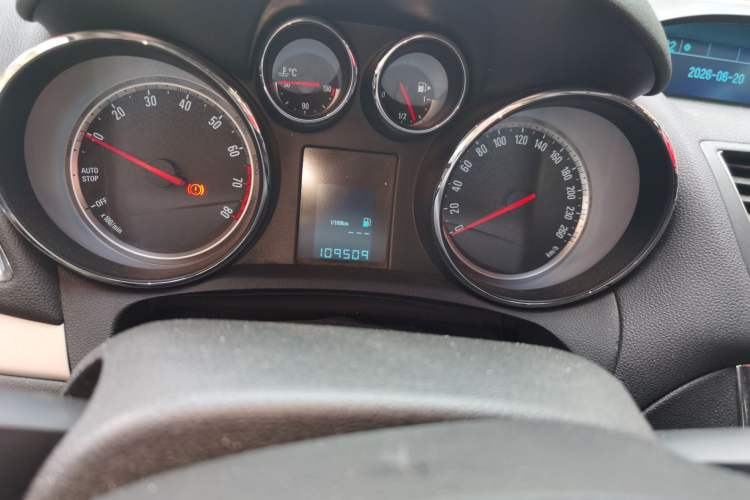 Used Buick Encore 2015 1.4T Manual Two-Wheel Drive Urban Advanced Model Odometer Close Up