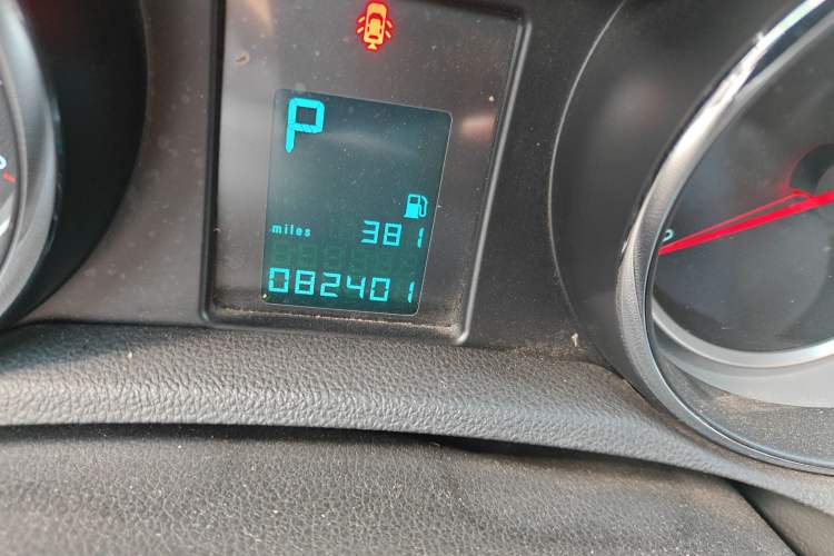 Used Buick Encore 2015 1.4T Automatic Two-Wheel Drive Urban Elite Version Odometer Close Up