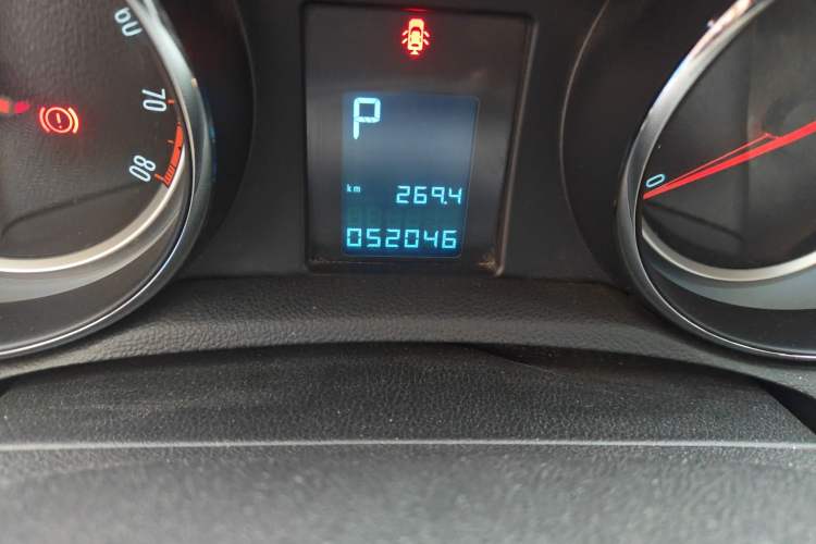 Used Buick Encore 2015 1.4T Automatic Two-Wheel Drive Urban Elite Version Odometer Close Up