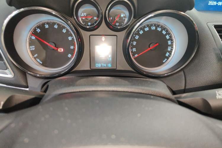Used Buick Encore 2015 1.4T Automatic Two-Wheel Drive Urban Elite Version Odometer Close Up