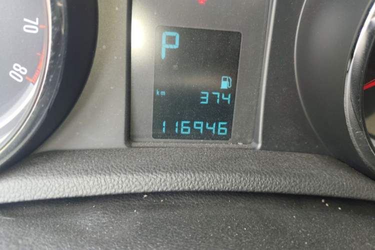 Used Buick Encore 2015 1.4T Automatic Two-Wheel Drive Urban Elite Version Odometer Close Up