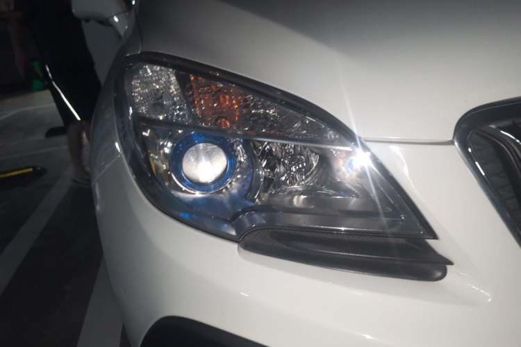 Used Buick Encore 2015 1.4T Automatic Two-Wheel Drive Urban Elite Version Right Front Headlight